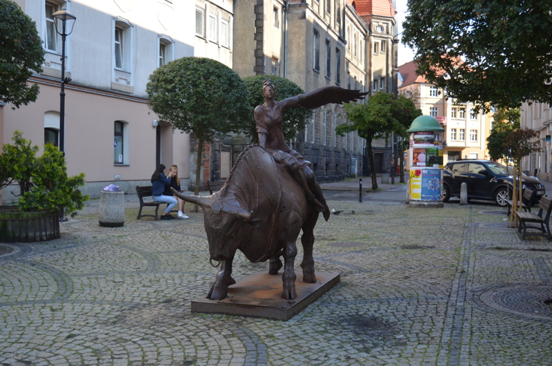 5 - Abduction of Europe sculpture created by Armenian sculptor Vahan Bego